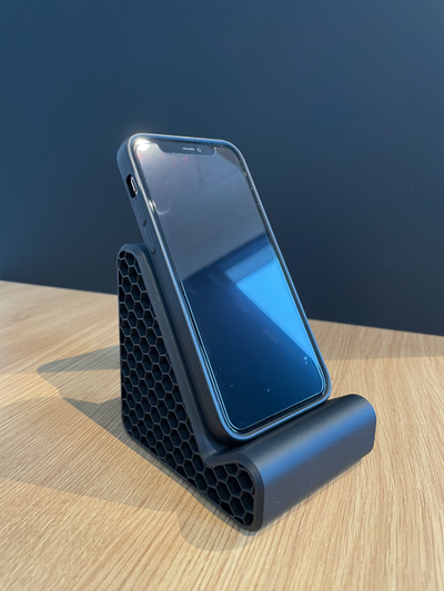 telefono titolare supporto esagono by mathiasdela utensili organizzatori in piedi mobile inclinare smartphone industriale ufficio decorazione decorazioni gadget scrivania desktop universale tavoletta dock elegante minimalista portatile moderno favo 3d print model - Mito3D