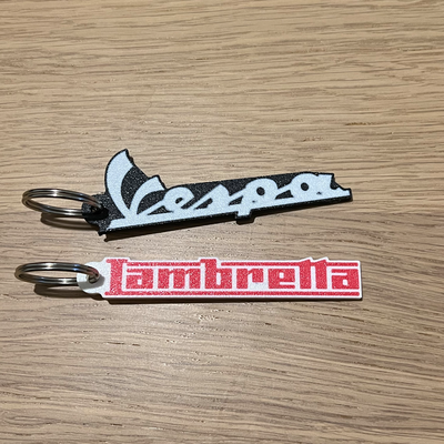 vespa vs lambretta schlüsselbund portachiavi by 3dingo kunst modelle piaggio unschuldig roller moped accessori zubehör gadget logo italien italienisch schlüsselring 3d print model - Mito3D