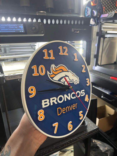 denver broncos orologio by codyinbody3 arte modelli secondi minuti ore bronco nfl gli sport calcio john elvia colorado multicolore ams bambu stampante cavallo 3d print model - Mito3D