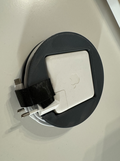 câble titulaire soutien pomme 61w usb puissance adaptateur by volker88 loisir diy électronique macbook pro 3d print model - Mito3D