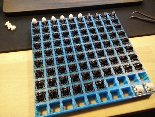 kirsche mx schalter modding bahnhof halter unterstützung by grob hobby diy cherry kirschtastatur tastatur mechanische 3d print model - Mito3D