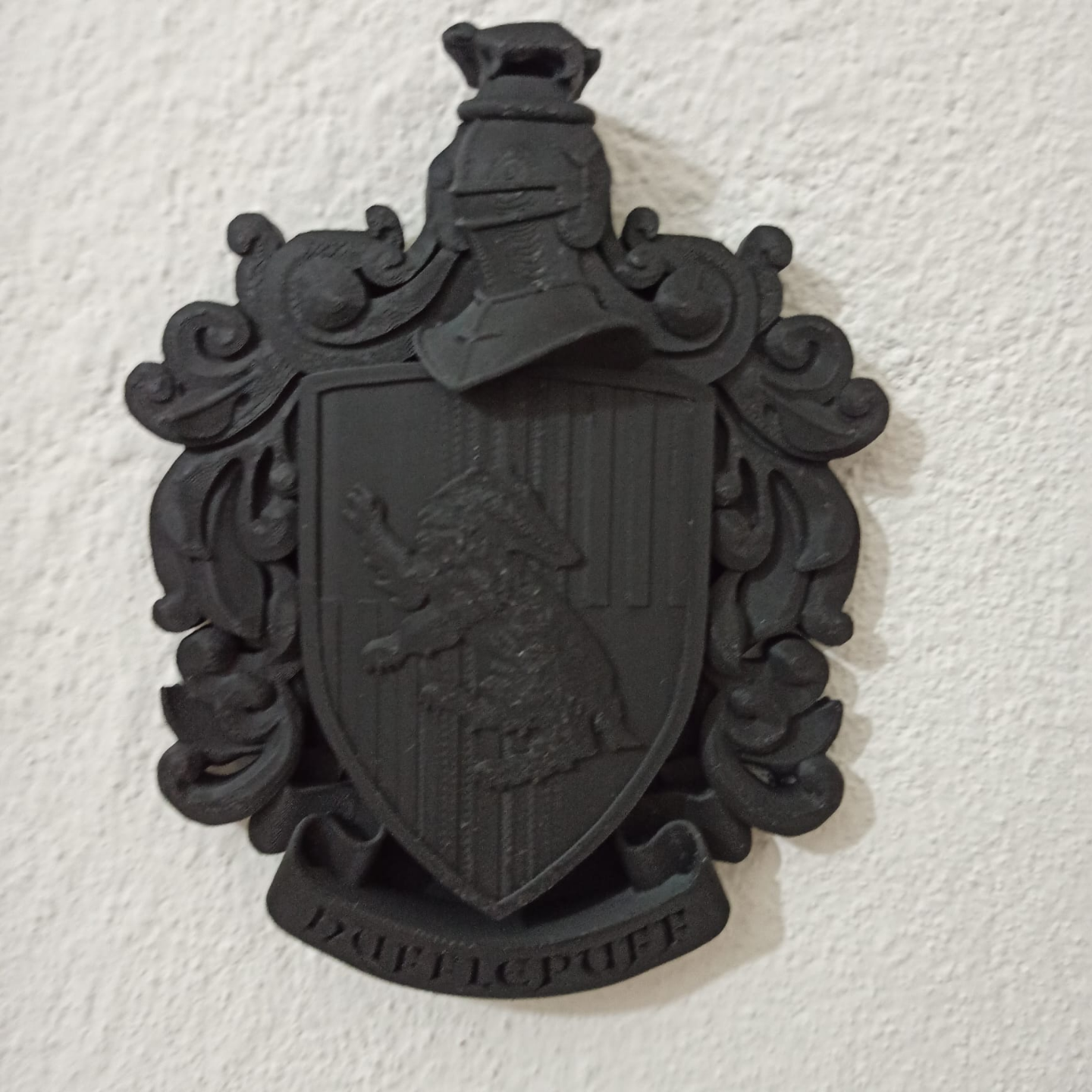 atormentar oleiro lufa tassorosso stemma by atz78 arte sinais logotipos hogwarts logotipo 2024 muro suporte apoia impressão ermione targa 3D print model - Mito3D