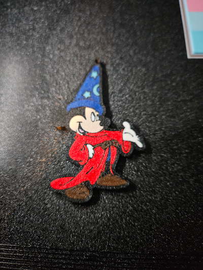 sorcier mickey souris 4 or 8 couleurs by canapé art 2d impressions mnm3dprinting mémoire maladroit donald canard daffy minnie club house disney porte clés accessoire accessoires clé conception chaîne chaînes mur 3d 2024 dessin animé dessins animés personnage fantaisie ams couleur ams4colors 3d print model - Mito3D