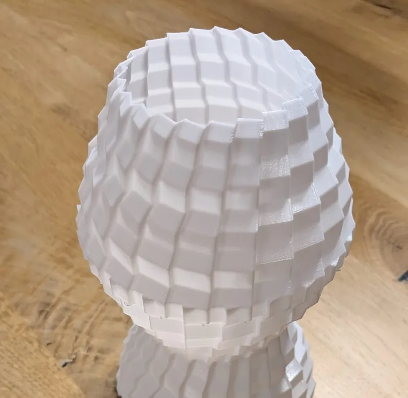 sägeblatt vase by allgemeinepreisliste haushalt dekor kunst blume klinge spiral trocken modern kante 3D print model - Mito3D