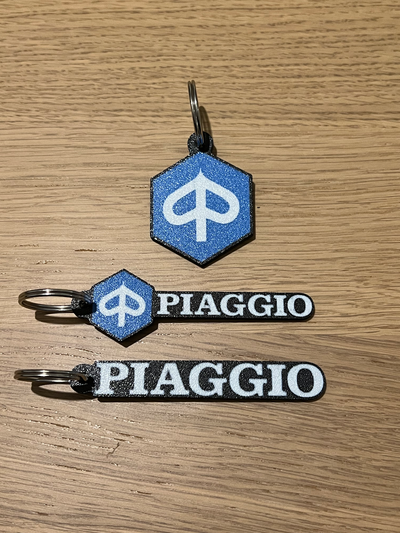 piaggio anahtarlık + logo marka işareti portachiavi yazılı by 3dingo hobi kendin yap araçlar gadget moto motosiklet aksesuarlar mobilet moped vespa ciao maymun özgürlük tayfun bravo zip beverly şarap 3d print model - Mito3D