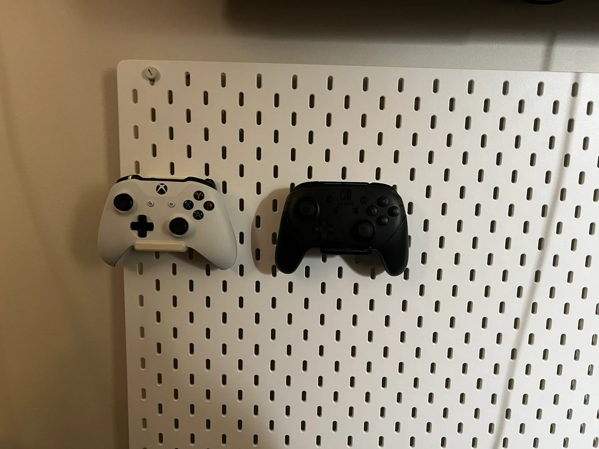 ikea skadis xbox regler halter unterstützung lippe neu gemischt by raddic werkzeuge veranstalter nintendo schalter profi switchprocontroller nintendoswitchcontroller 3D print model - Mito3D