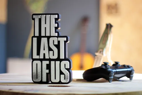 last of us logo display by orangess art signs & logos tlou game decor gaming gamer games pc xbox ps4 ps5 playstation survival black white decoration stand 3d print model - Mito3D