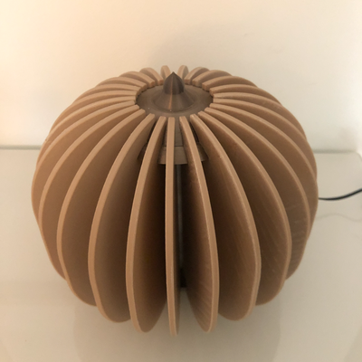 lamellenkugel tabelle lampe by ehrnberg haushalt dekor lamelle tischlampe holz gemütlich kugel blitz licht erleuchten 3d print model - Mito3D