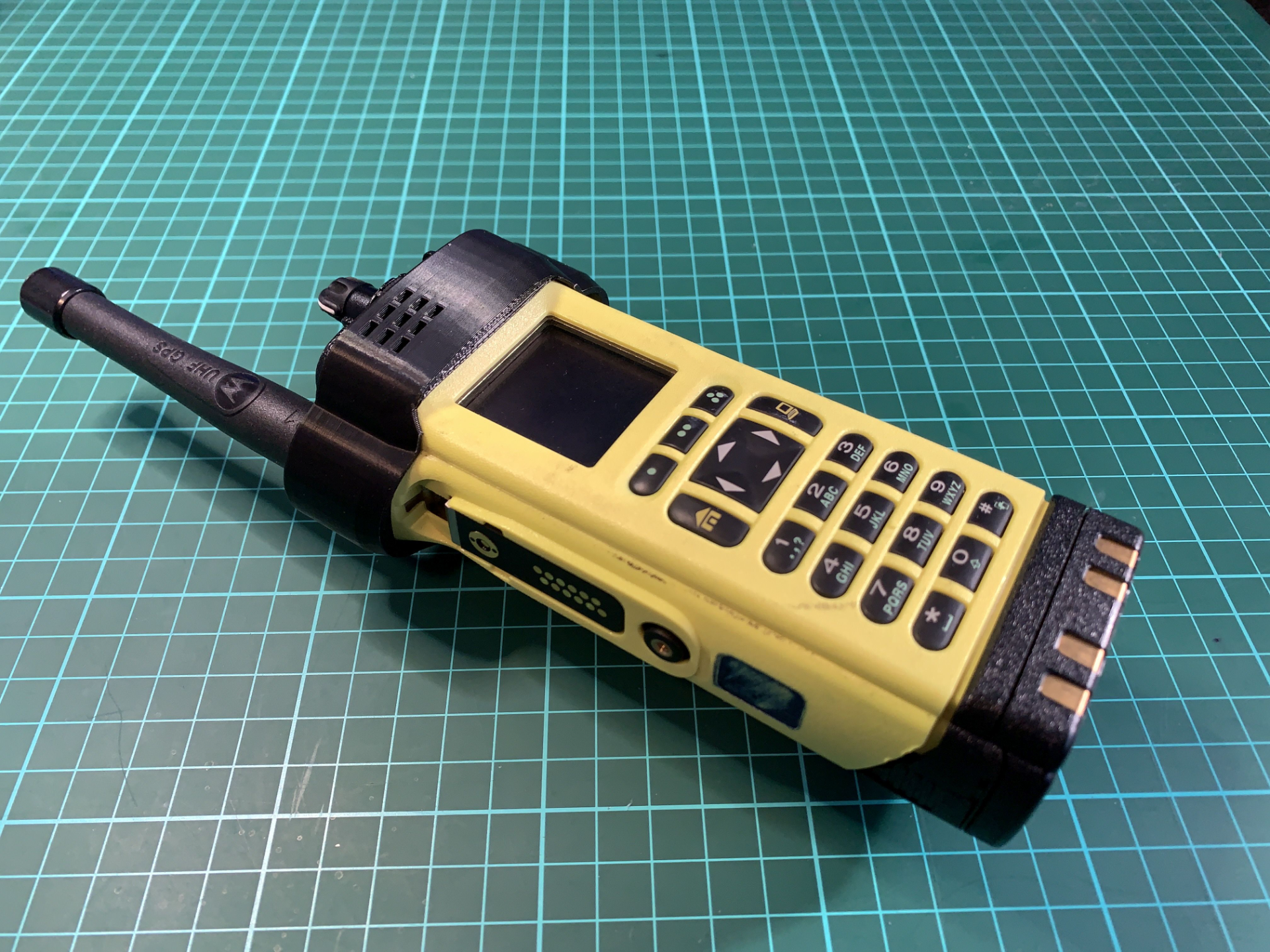 motorola apx6000 gürtel clip by weiser hobby diy halfter 3D print model - Mito3D