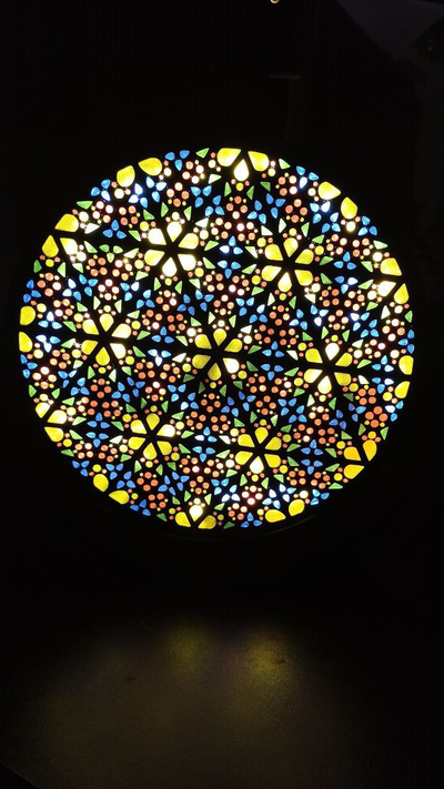 rose window gotisch auge of mallorca by tori 3d haushalt dekor lampe licht zubehörteil kunst schreibtisch lampensatz deko dekoration laterne led befleckt glas kristall kirche 3d print model - Mito3D