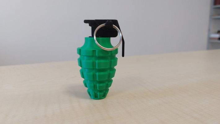 bomba mano segreto conservazione portachiavi by 3d4u oggetti scena cosplay granate scorta vano chiave accessori puntello falso verde nero 3d print model - Mito3D