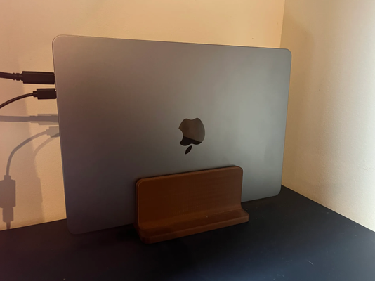 simples elegante macbook ar ficar pé it is adequado 13'' prós by sayersdesign casa escritório macbookair macbook pro suporte laptop m1 m2 m3 3d print model - Mito3D