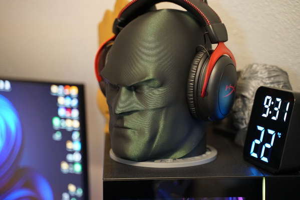 batman headset stand by e9 3d haushalt büro wunder superheld held super arkham deko dekorationen film spiel spieler kopfhörer aufhänger halter unterstützung bambulab p1s einfach cool schläger design computer zubehör desktop benutzerdefiniert nacht flügel gaming mancave kinder spielzeug spielzeuge joker technologie reich robin kunst 3d print model - Mito3D