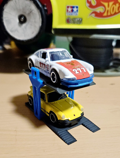 hotwheels lift by tamazawa miniaturas quente rodas roda exibição ficar pé 3d print model - Mito3D