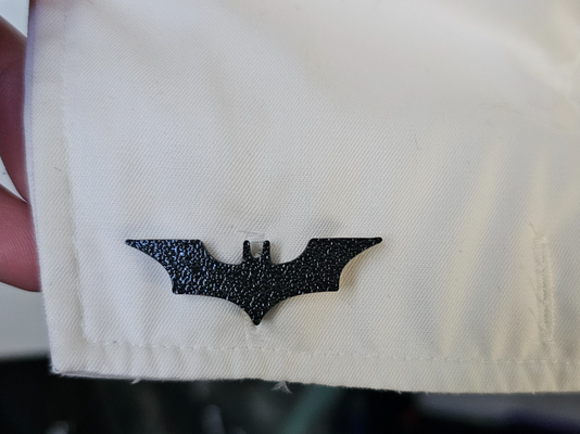 batman bouton manchette remixé by timmyv mode vêtements costume attacher sombre chevalier 3d print model - Mito3D