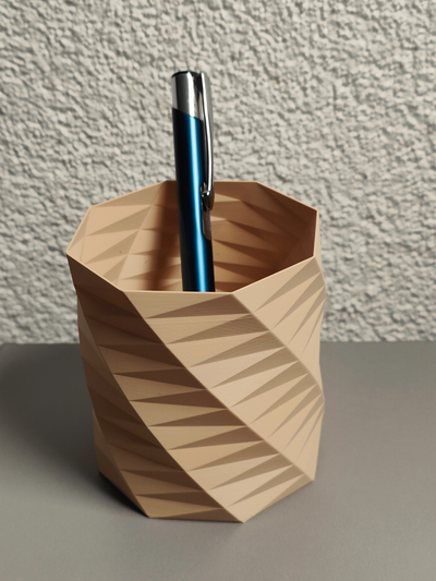 spiral pen holder vase mode by wuuzzaa household decor penholder desk accessories 3d print model - Mito3D