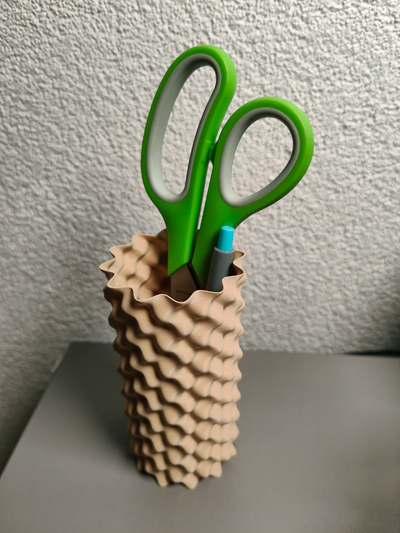 seno onda caneta suporte vaso modo by wuuzzaa casa decoração porta canetas escrivaninha acessórios 3d print model - Mito3D