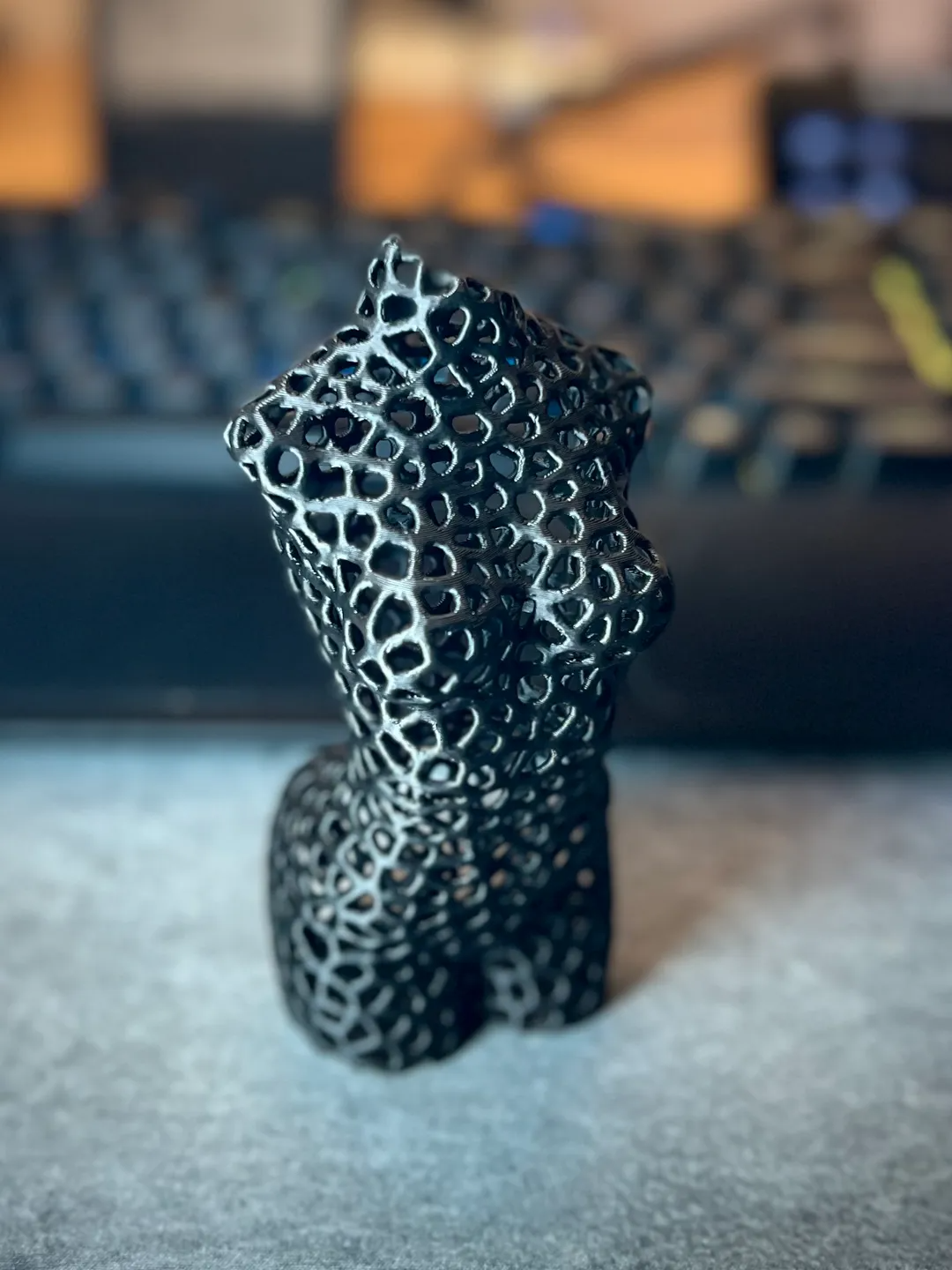 frau körper skulptur neu gemischt by manager kunst skulpturen voronoi mädchen 3D print model - Mito3D