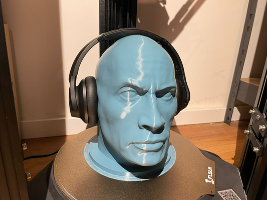 stein headset stand by 3dprintnovesia kunst skulpturen kopf telefon kopfhörer therockjohnson dwayne johnson 3d print model - Mito3D