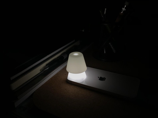 ilamp by riccacchio tools gadgets lamp light bedside flash iphone 3d print model - Mito3D