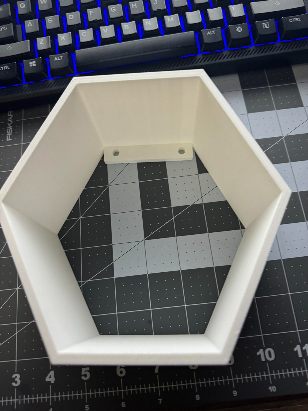 hexagone figurine étagère by denhaminc411 loisir diy 3D print model - Mito3D