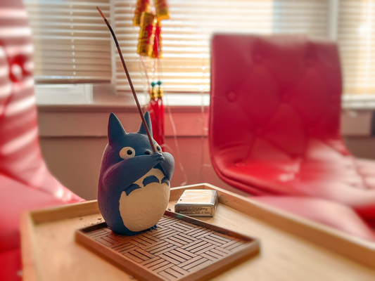 azul totoro incenso queimador ams amigáveis by keebitzenny arte esculturas suporte anime studioghibli estúdio ghibli escrivaninha acessórios acessório admirador suporte 3d print model - Mito3D