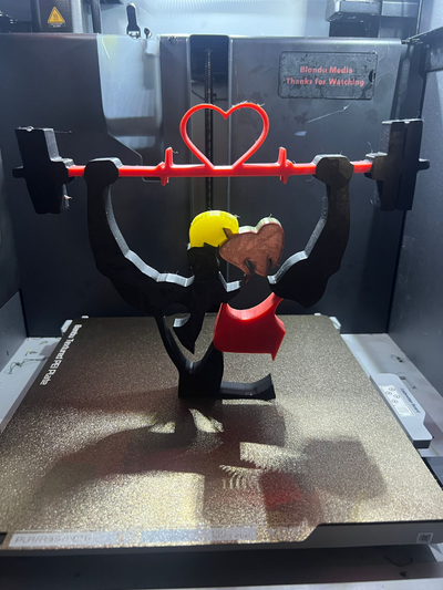 couple gym mur art porte clés shirt by blond médias 2d musculation 3d print model - Mito3D