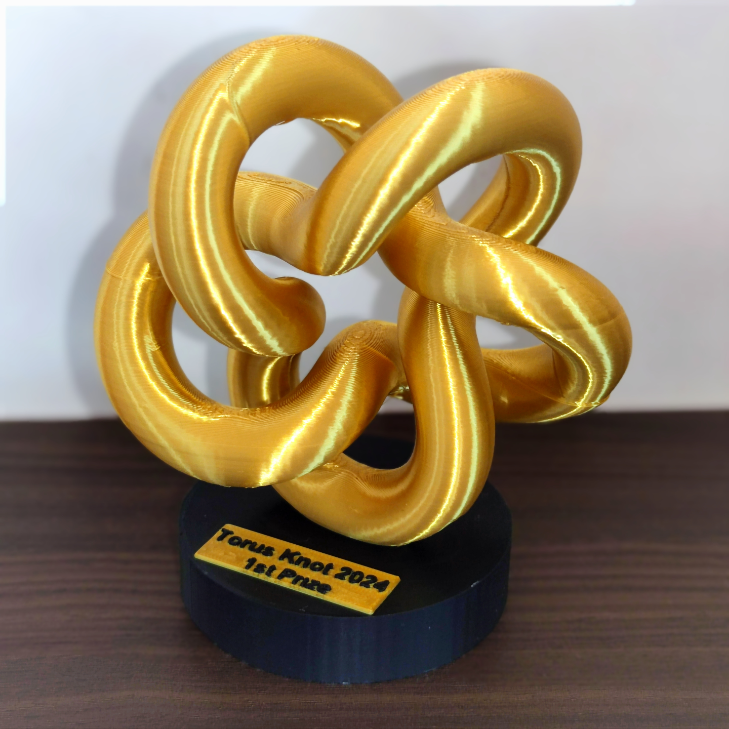 toro nó troféu escultura by arco arte esculturas geométrico editável presente prêmio ouro dourado seda pla ams multicolorido texto 3D print model - Mito3D