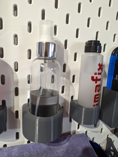 ikea skadis bottiglia titolare supporto 44 5mm remixato by m3d stampa utensili organizzatori ipa adattatore per pegboard 3d print model - Mito3D