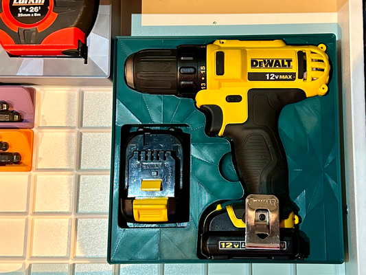 ızgara sonluluğu dewalt dcd710 çöp kutusu 12v matkap pil by boxcar9382 araçlar organizatörler organizatör 3d print model - Mito3D