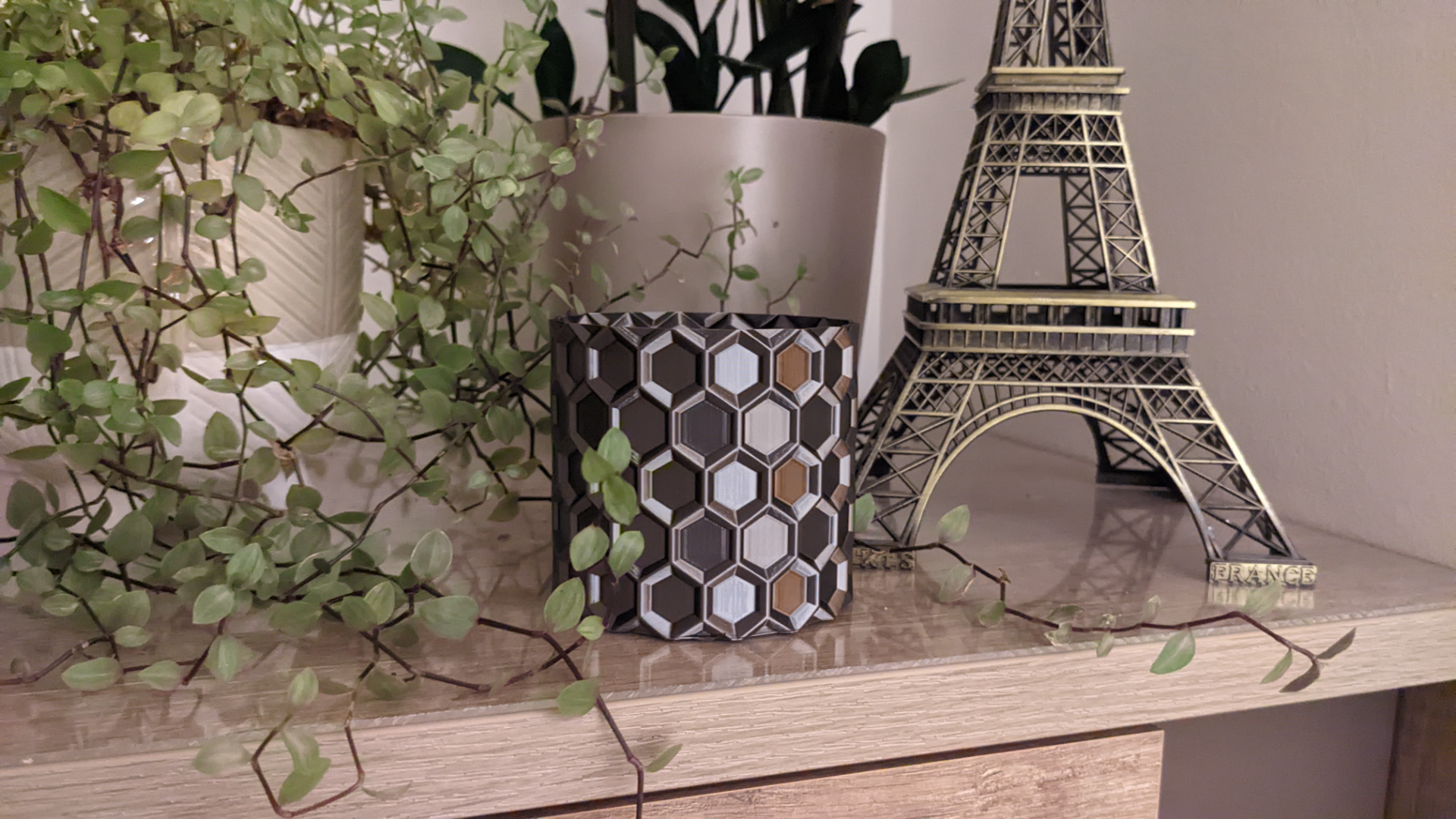 hex vaso modo by ralf hoerhager casa decoração hexagonal hexágono panela plantar recipiente planta vasemodo flores 3D print model - Mito3D