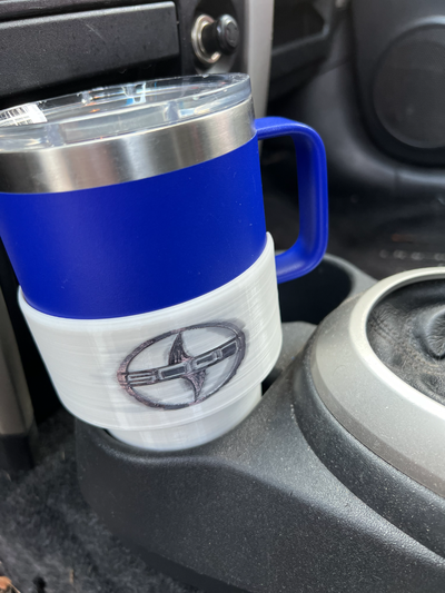 scion 14oz yeti titulaire soutien by natesemipro loisir diy véhicules tasse scionxa scionxb toyota 14 onces voitures voiture camion véhicule attachement 3d print model - Mito3D