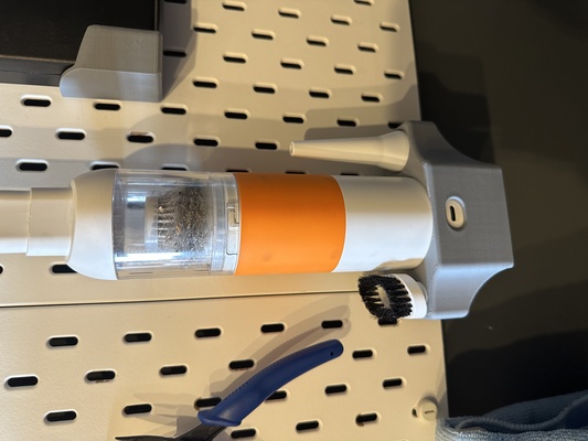 skadis mount v01 mini vacuum remixed by davidsgotwood tools organizers hoover vacuumcleaner ikeaskadis vacuummount carvacuum ultimount customisable customizable 3d print model - Mito3D