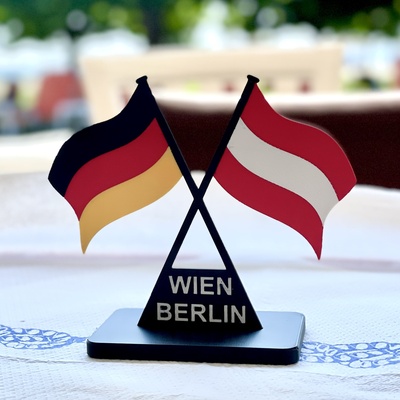 flaggen freundschaft wien berlin by schiko kunst modelle etikette flagge schild reserviert fahnen 3d print model - Mito3D