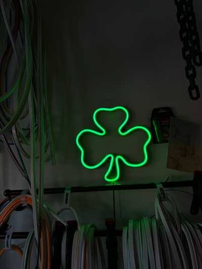 trèfle st patrick néon led signe by chosespatprinted art panneaux logos saint patrick st patrick's day st patricks journée 3 feuille 3d print model - Mito3D