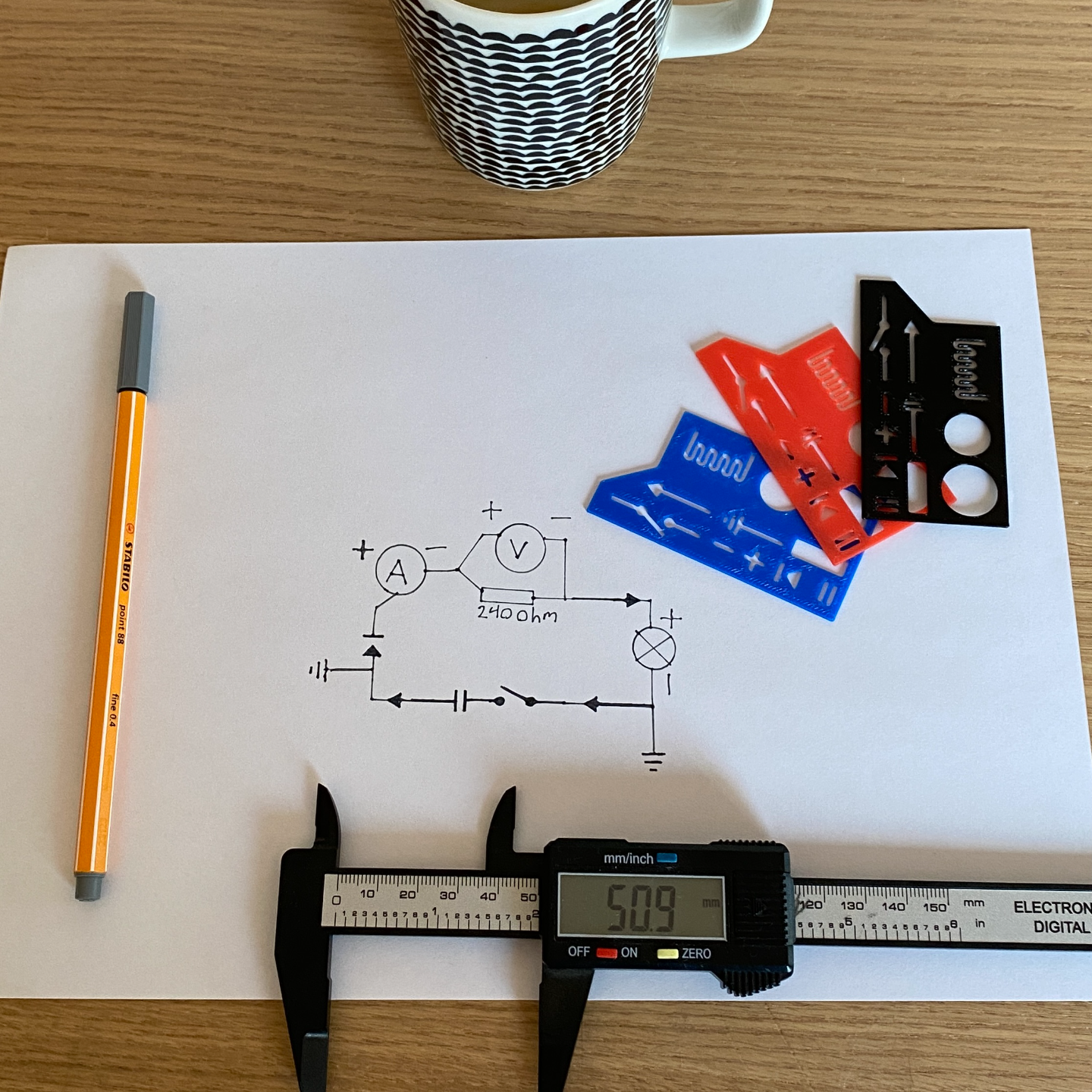 elektriksel diyagram çizim araç by nvd araçlar ölçü elektrik iş elektrikçi atölye kendin yap el sanatları projeler aracı kart kullanışlı öğrenme elişi hızlı baskı isimler şeylerbaskı işlevsel kablolama bileşenleri lamba voltaj voltmetre amper değiştirmek 3D print model - Mito3D