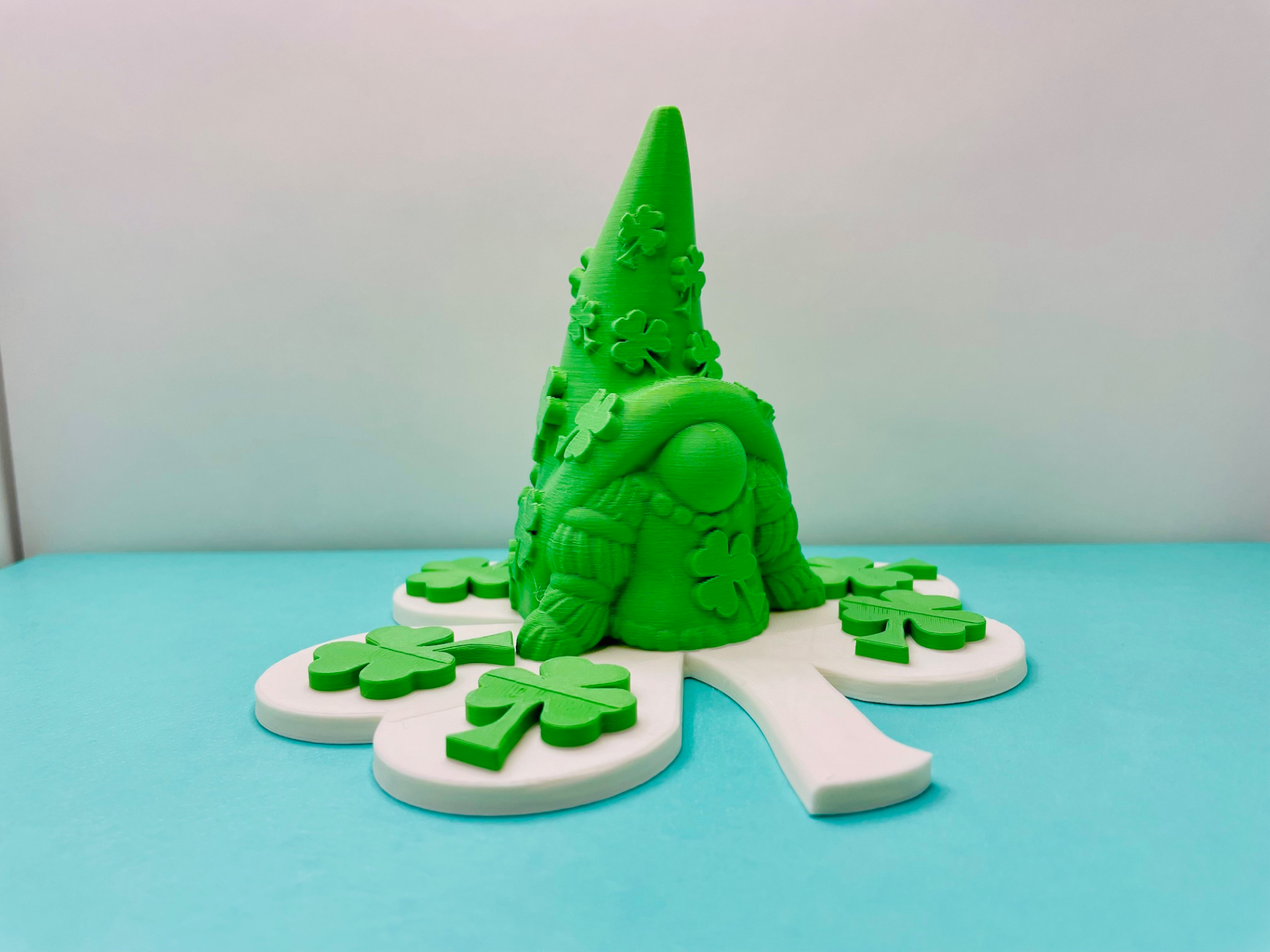 chanceux trèfle fille gnome no soutiens by funfam3d ménage décor saint patrick st patrick's day mignonne fillegnome st patrick jour patricks journée gnom gonk gobelins 3D print model - Mito3D