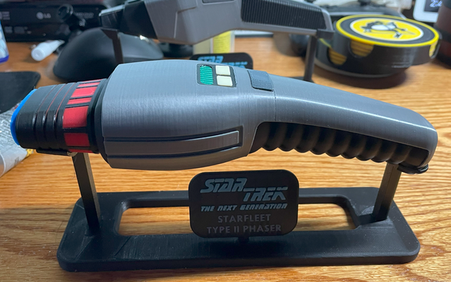 stella trekking tng 39 spazzino phaser in piedi remixato by sig scott oggetti scena cosplay replica arma 3d print model - Mito3D