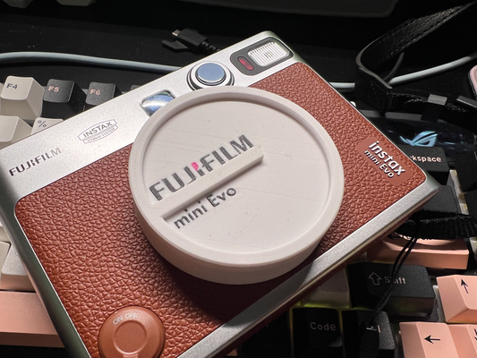 fujifilm instax mini evo lente boné by lingyin passatempo faça eletrônicos cobertura lentes filme 3d print model - Mito3D