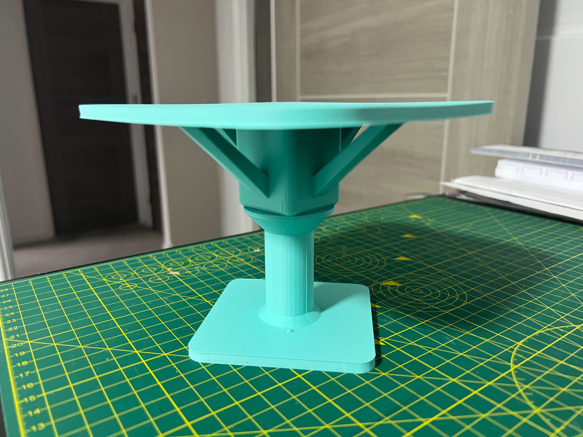 model turner v2 rotating table by peter martin hobby & diy painting accessory modelturner rotatingtable spray turntable turn spraying display 3D print model - Mito3D