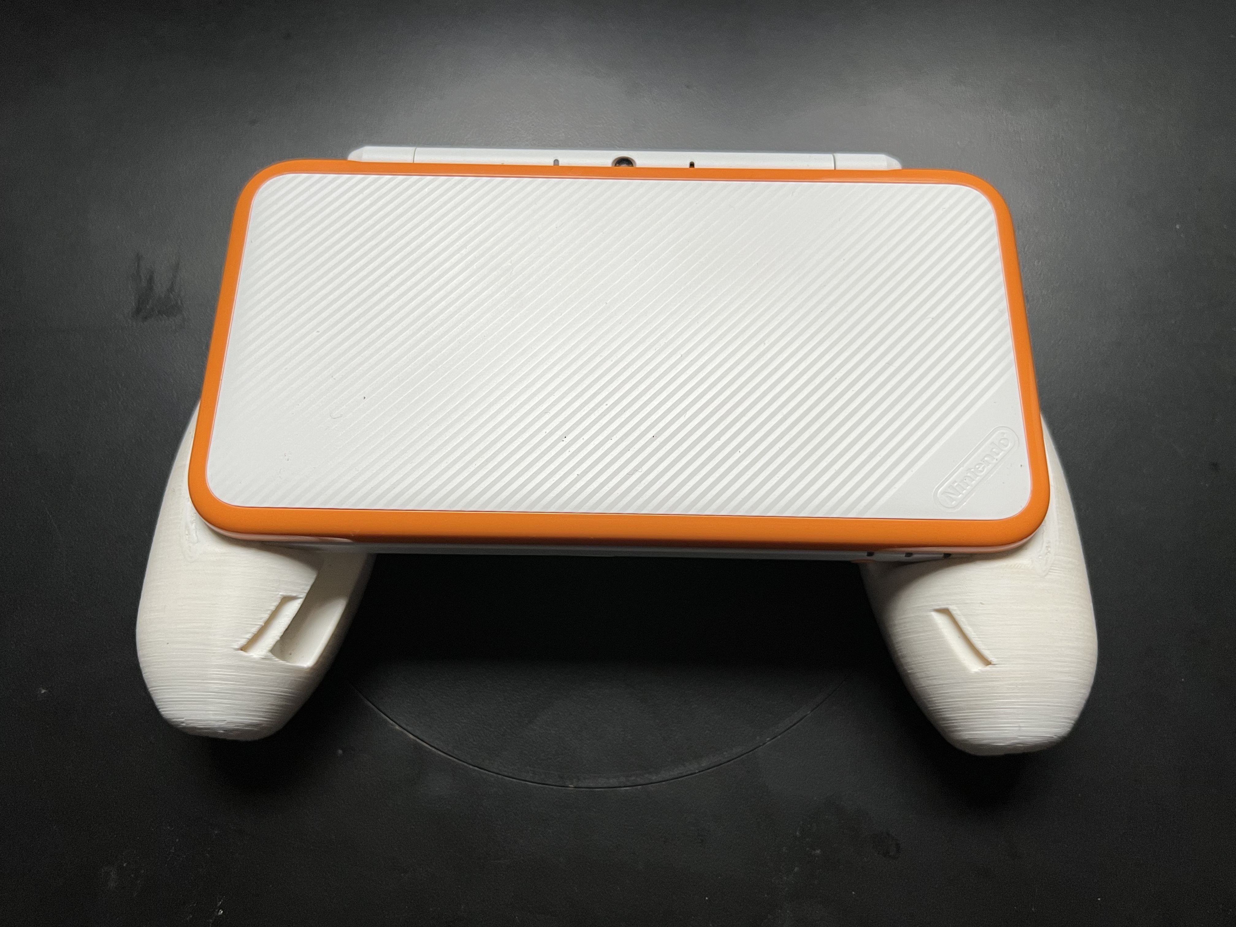 2ds xl poignée perfection ergonomique by nukddd ménage bureau confort nintendo2dsxl nintendo main épargnant 3D print model - Mito3D