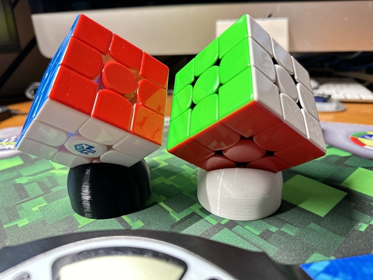 velocità cubo desktop titolare supporto by jerry giocattoli giochi puzzle 4x4 rubik rubix 2x2 speedcube 3x3 3x3cube 3d print model - Mito3D