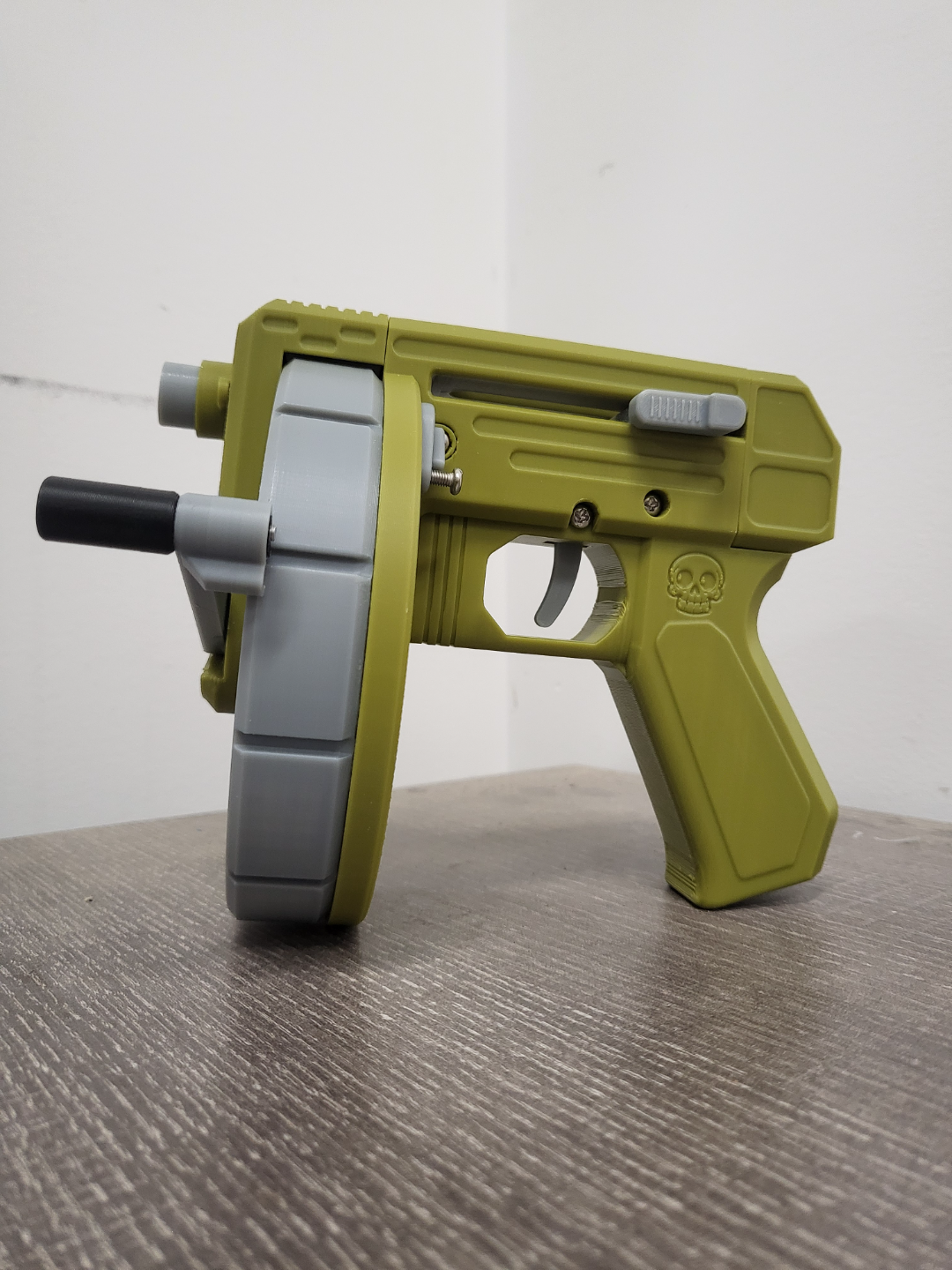 marteau manivelle roue pistolet v1 5 by garçon brasseur jouets jeux lanceur jouet blaster 3D print model - Mito3D