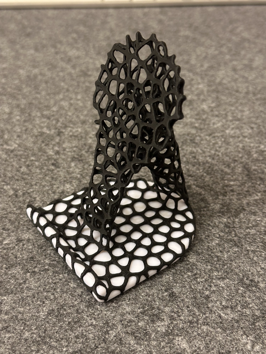 topolical optimized voronoi phone stand base by spirit tools gadgets iphone holder smartphone phonedock p1p p1s x1 x1c accessories samsung decor topology topologyoptimization topologyoptimized topological ams 3D print model - Mito3D