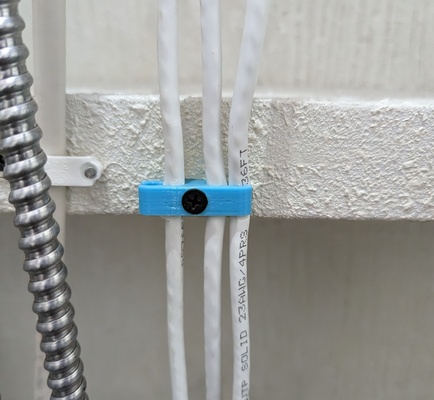 ethernet kablo koşucular a zip kravat vidalamak delik yeniden karıştırılmış by dbr it araçlar gadget'lar kablosu klipsi cat5 cat6 3d print model - Mito3D