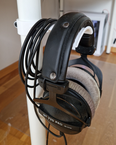 auriculares soporte ikea adils olov mesa pierna by glacial pasatiempo bricolaje diy música auricular abrazadera m5 3d print model - Mito3D