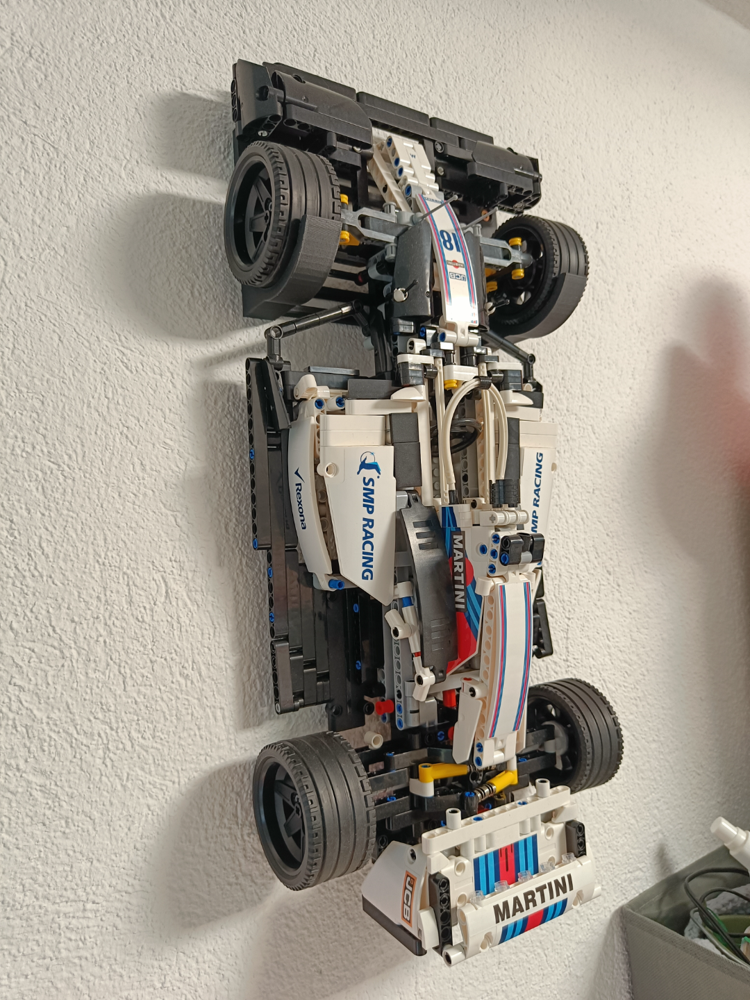 suporte tijolo fórmula 1 carro halterung f r formel auto by heyho letsgo casa decoração montagem parede 3D print model - Mito3D