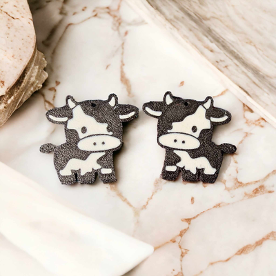 vache boucles d'oreilles by ouijawitch3d mode vaches laitier lait trayeurs meuglement boucle d'oreille bijoux froussard amusement style mignonne adorable 39 horloge impression ferme animal animaux agriculteur rustique vibe mammifères 3d print model - Mito3D