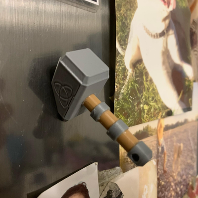 mjolnir piatto remixato by tojo domestico arredamento nordico magnete martello thor frigo 3d print model - Mito3D