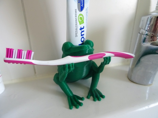 keepitfrog by nagybig household house models frog toothbrush toothpaste toothbrushholder toothpasteholder nosupport 3d print model - Mito3D